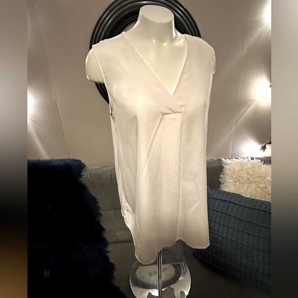 Sleeveless white Blouse